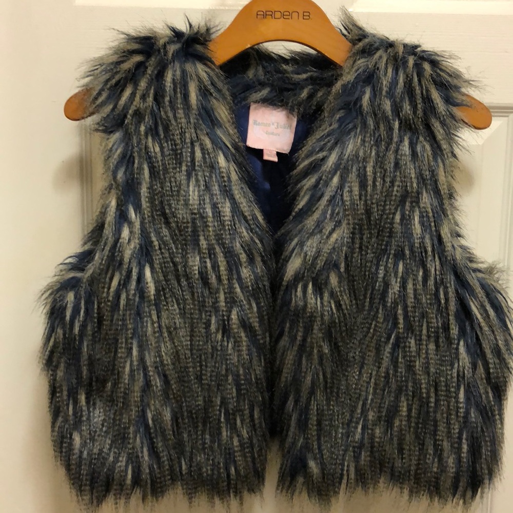 NWOT-Romeo & Juliet Couture faux fur vest - Picture 1 of 8